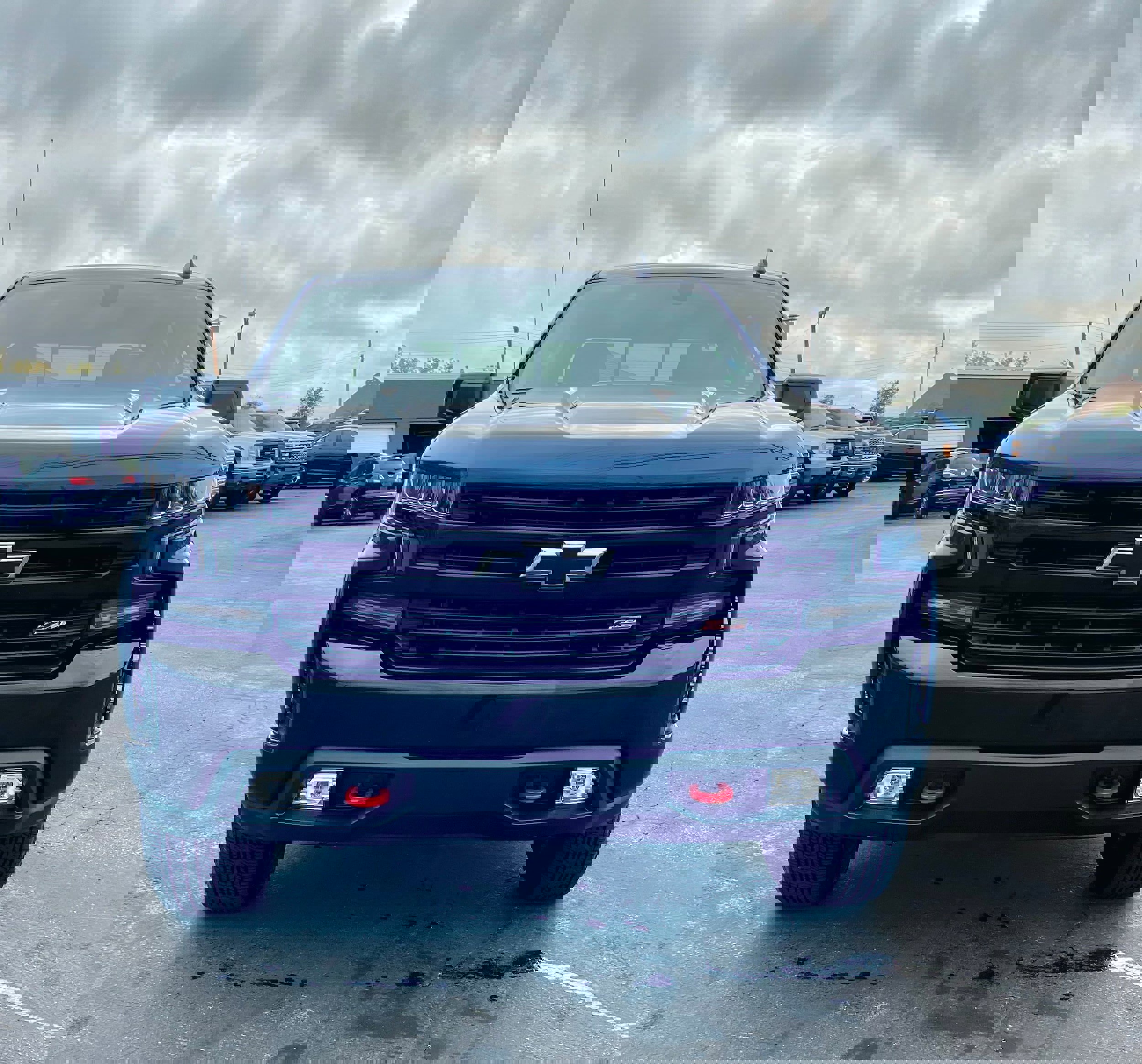 Used 2021 Chevrolet Silverado 1500 LT Trail Boss w/ Convenience Package II image 2