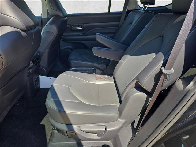 Used 2025 Toyota Grand Highlander AWD image 16