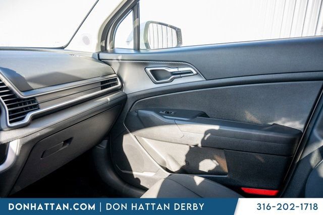 Used 2024 Kia Sportage LX image 13