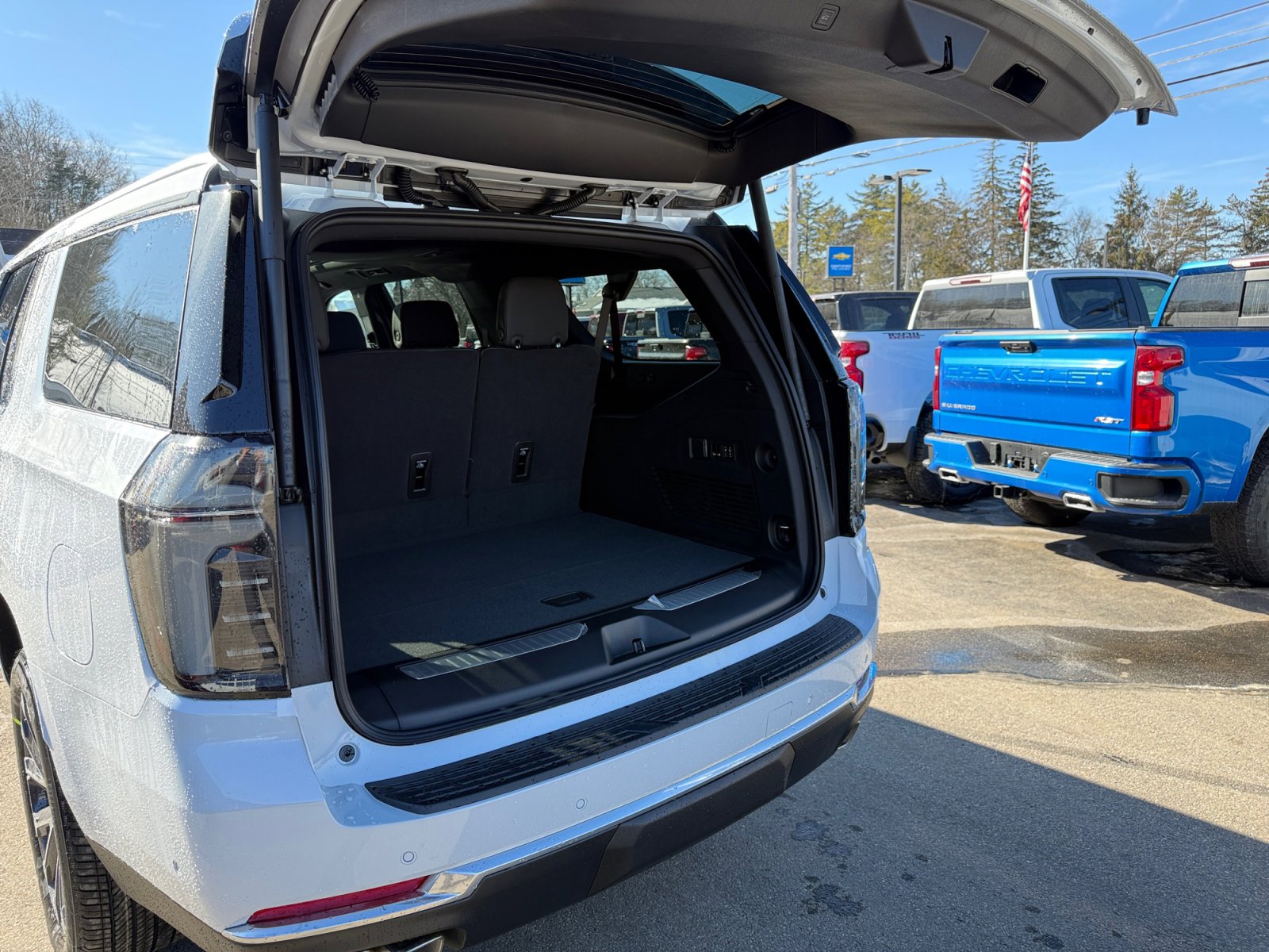 New 2026 Chevrolet Suburban High Country image 25