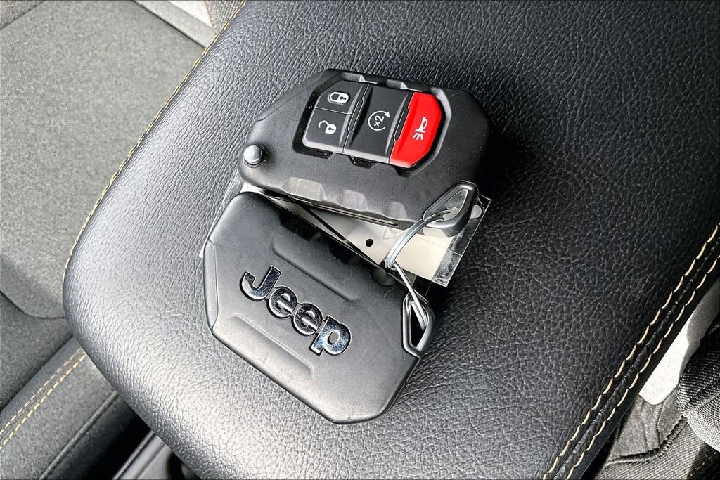 Certified 2025 Jeep Wrangler Unlimited Sahara w/ Safety Group image 26