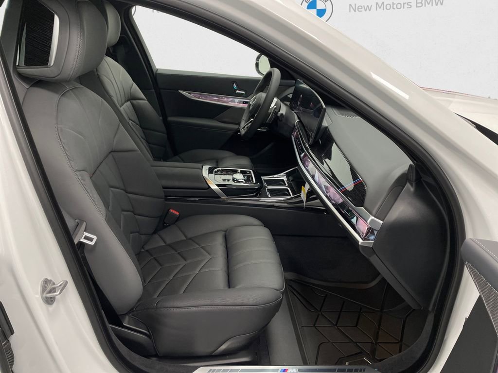 New 2026 BMW 760i xDrive w/ Premium Package image 13