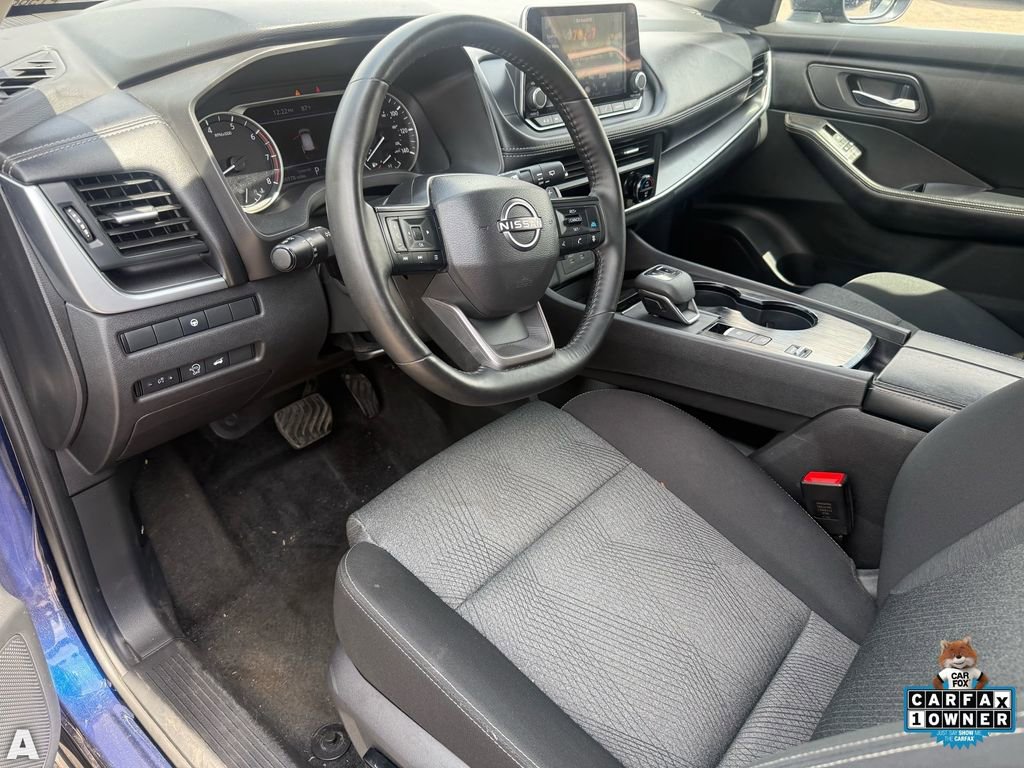 Used 2025 Nissan Rogue SV image 11