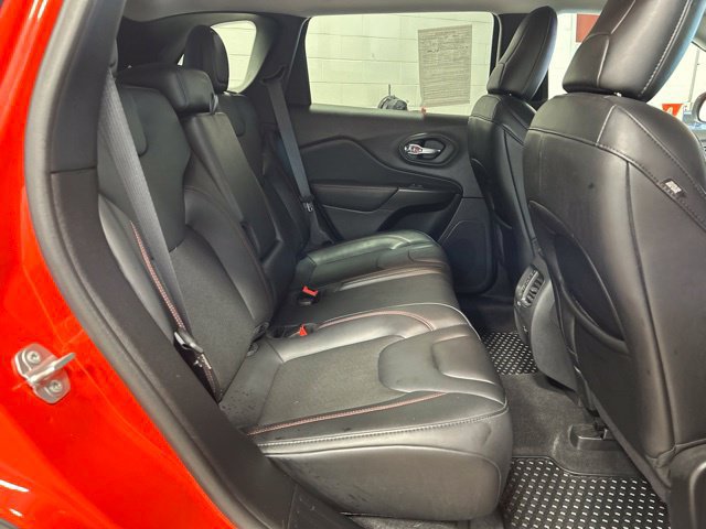 Used 2021 Jeep Cherokee Trailhawk AWD/4WD image 16
