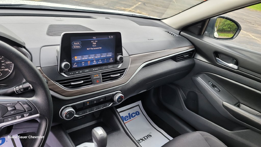 Used 2025 Nissan Altima 2.5 SV FWD image 21