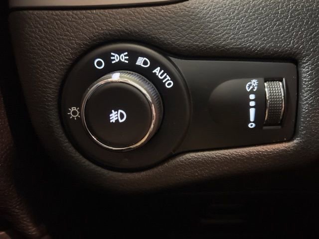 Used 2019 Jeep Cherokee Latitude w/ Cold Weather Group image 42