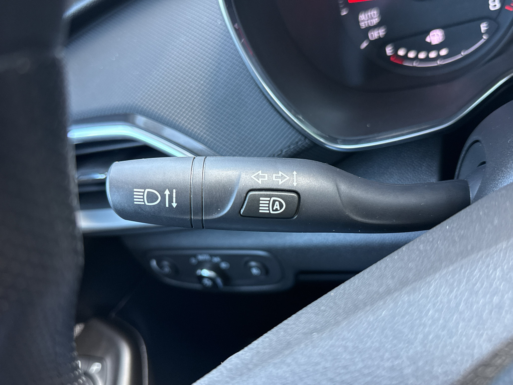 Used 2023 Chevrolet TrailBlazer LT w/ Convenience Package FWD image 14