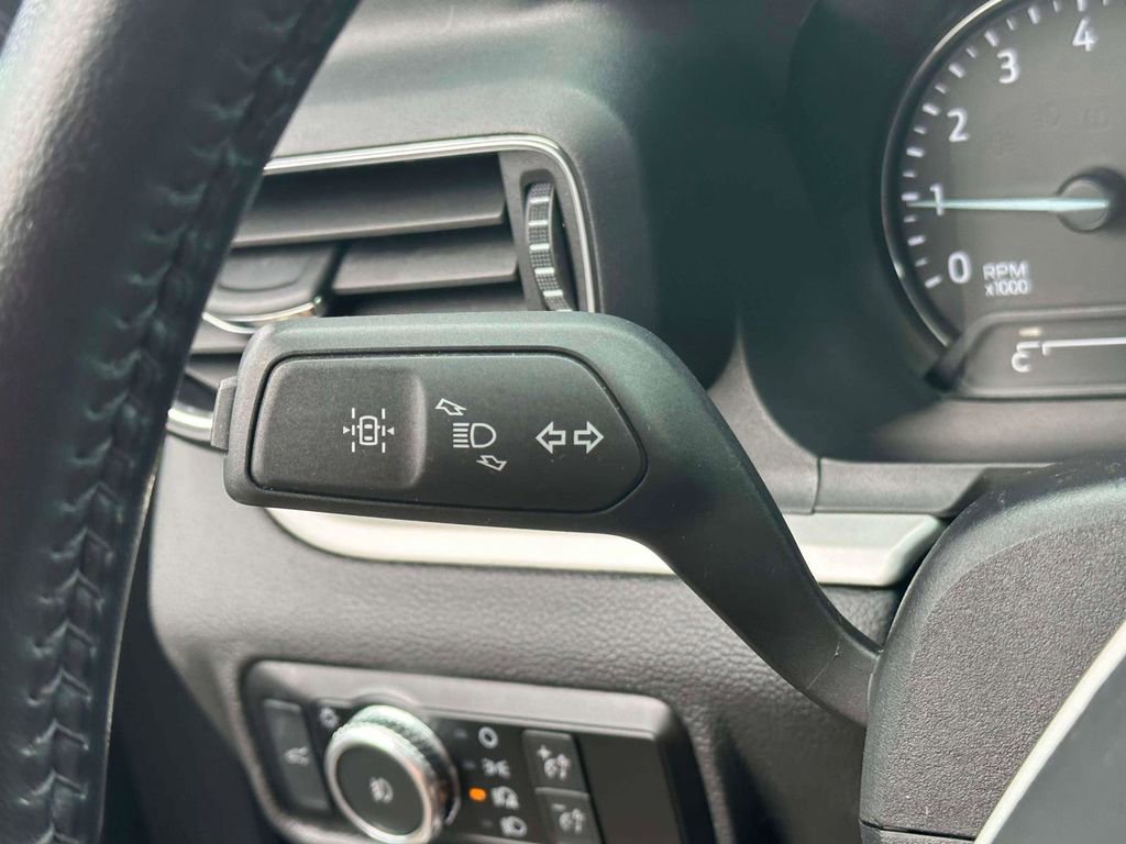 Used 2022 Ford Explorer XLT w/ Equipment Group 202A image 25