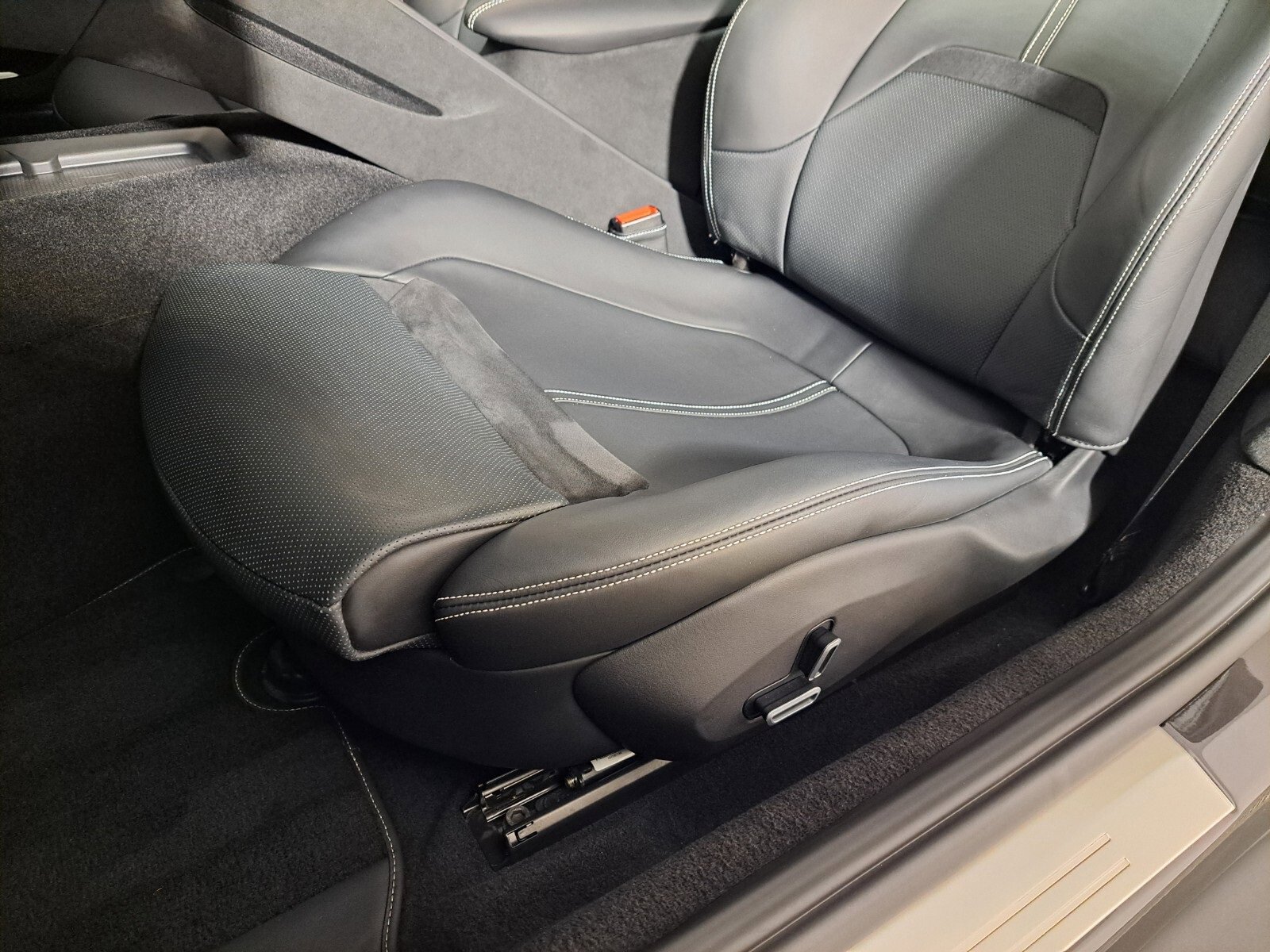 Certified 2023 Ferrari Roma image 17
