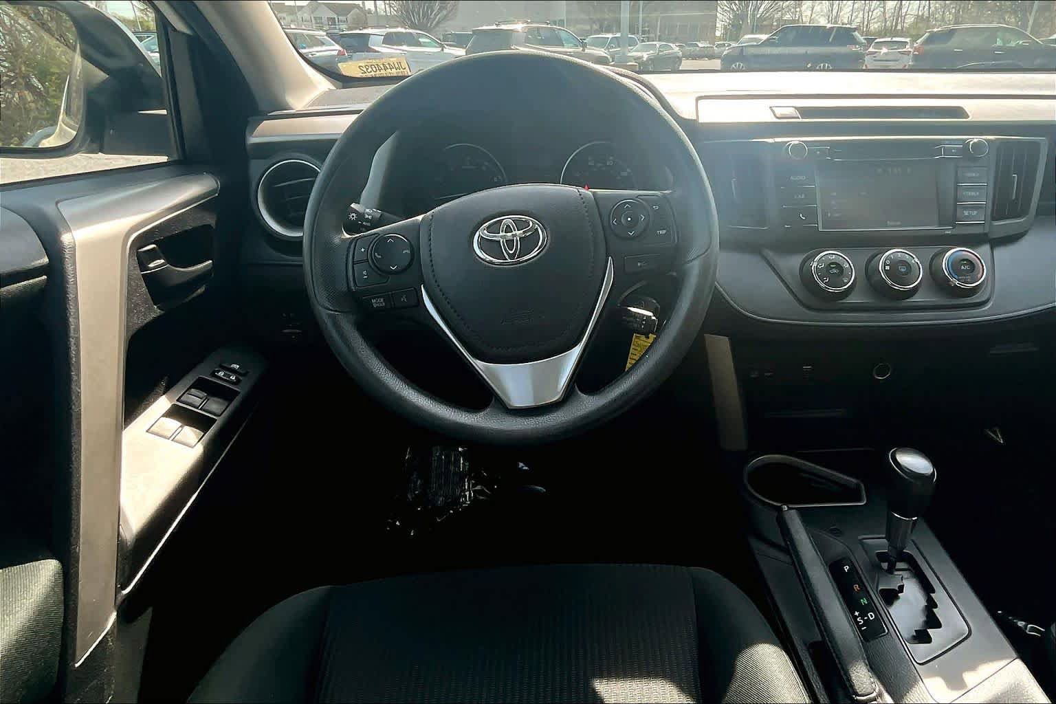 Used 2018 Toyota RAV4 LE image 6