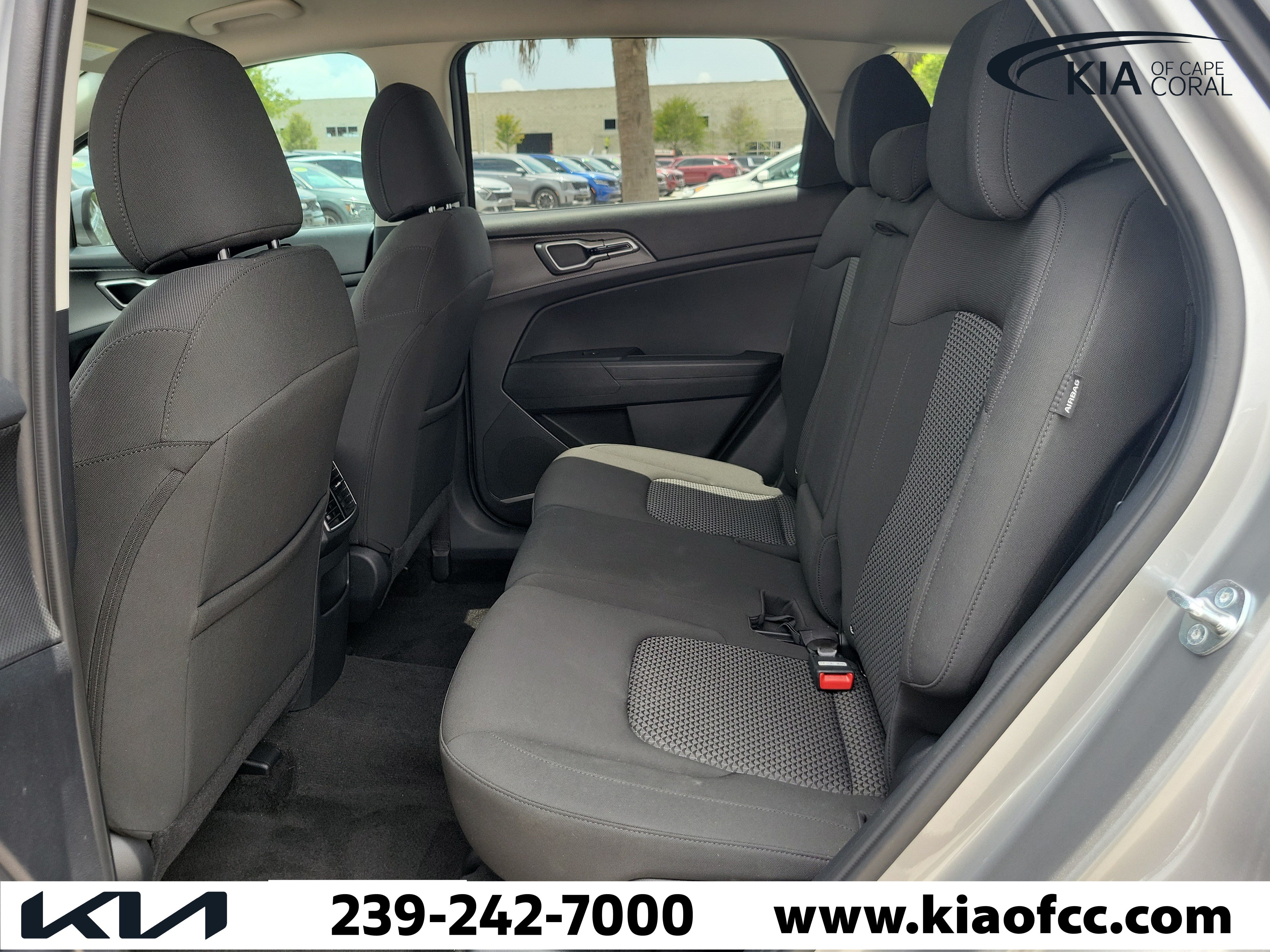 Used 2025 Kia Sportage LX AWD/4WD image 12