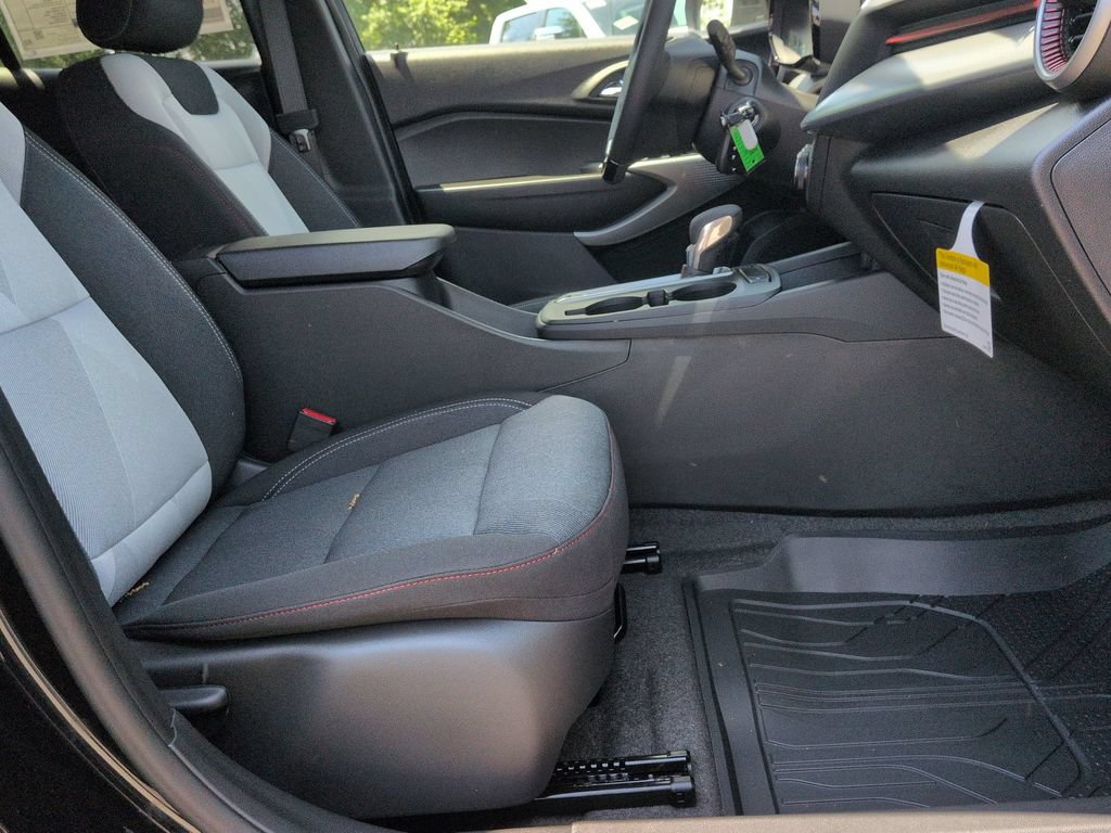 New 2026 Chevrolet Trax RS w/ Sunroof Package FWD image 25