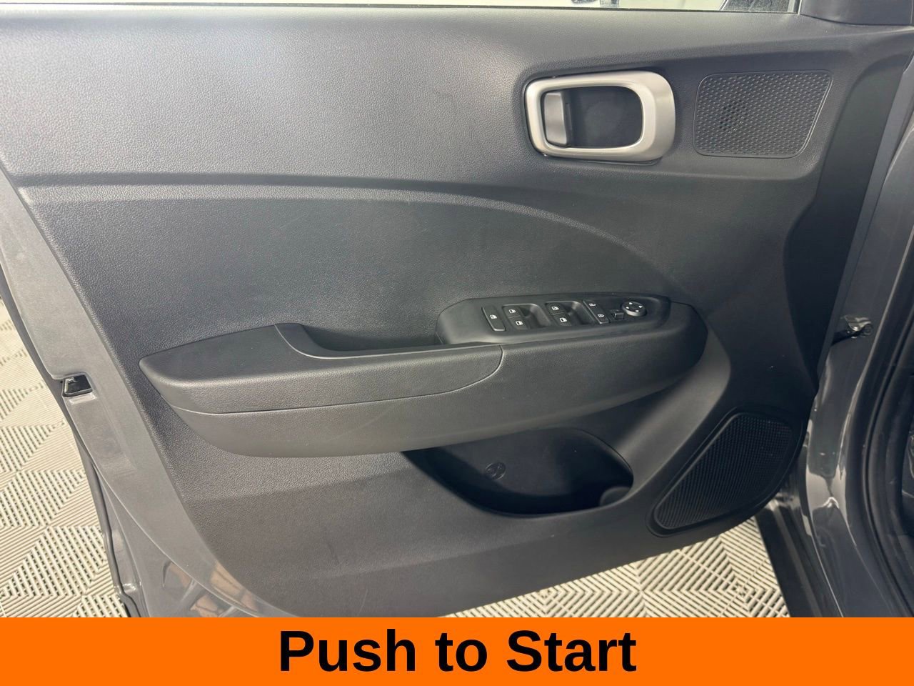 Used 2025 Hyundai Venue SEL image 10