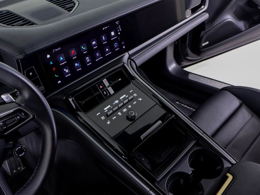 Certified 2025 Porsche Panamera w/ Premium Package RWD image 17