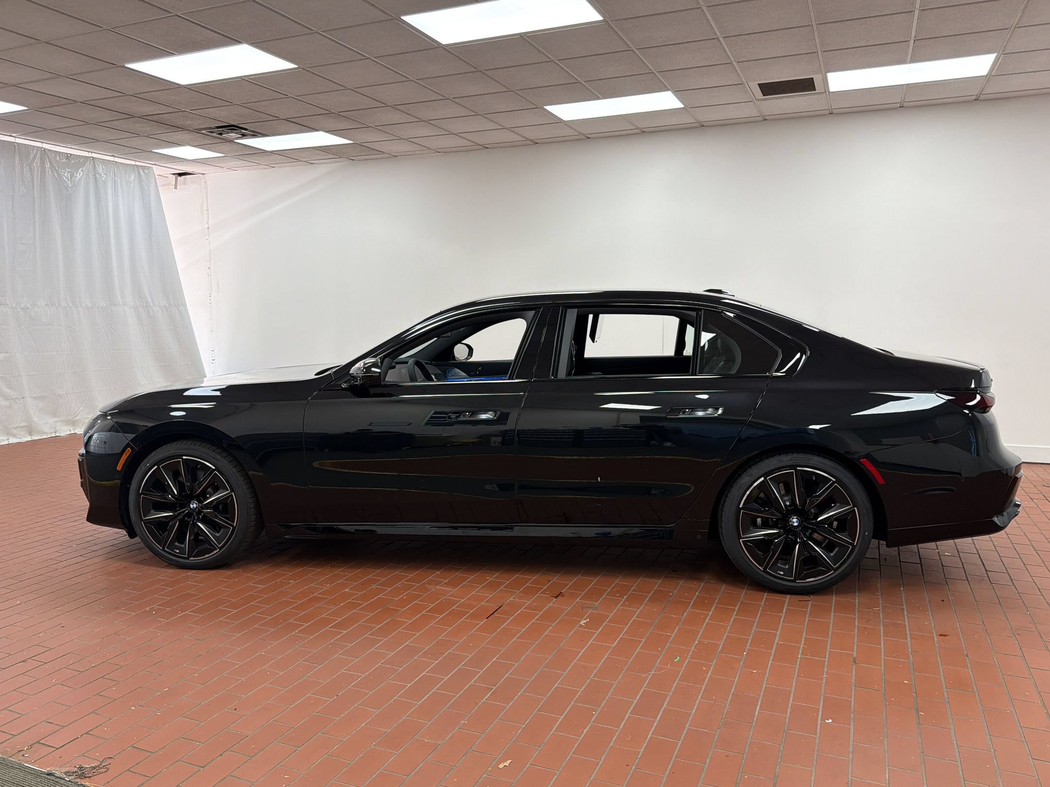 New 2026 BMW 760i xDrive w/ Executive Package AWD/4WD image 2
