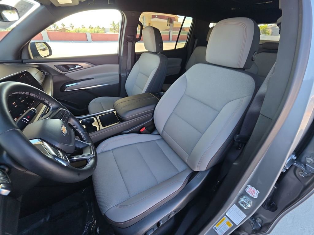 Used 2025 Chevrolet Traverse LT image 20