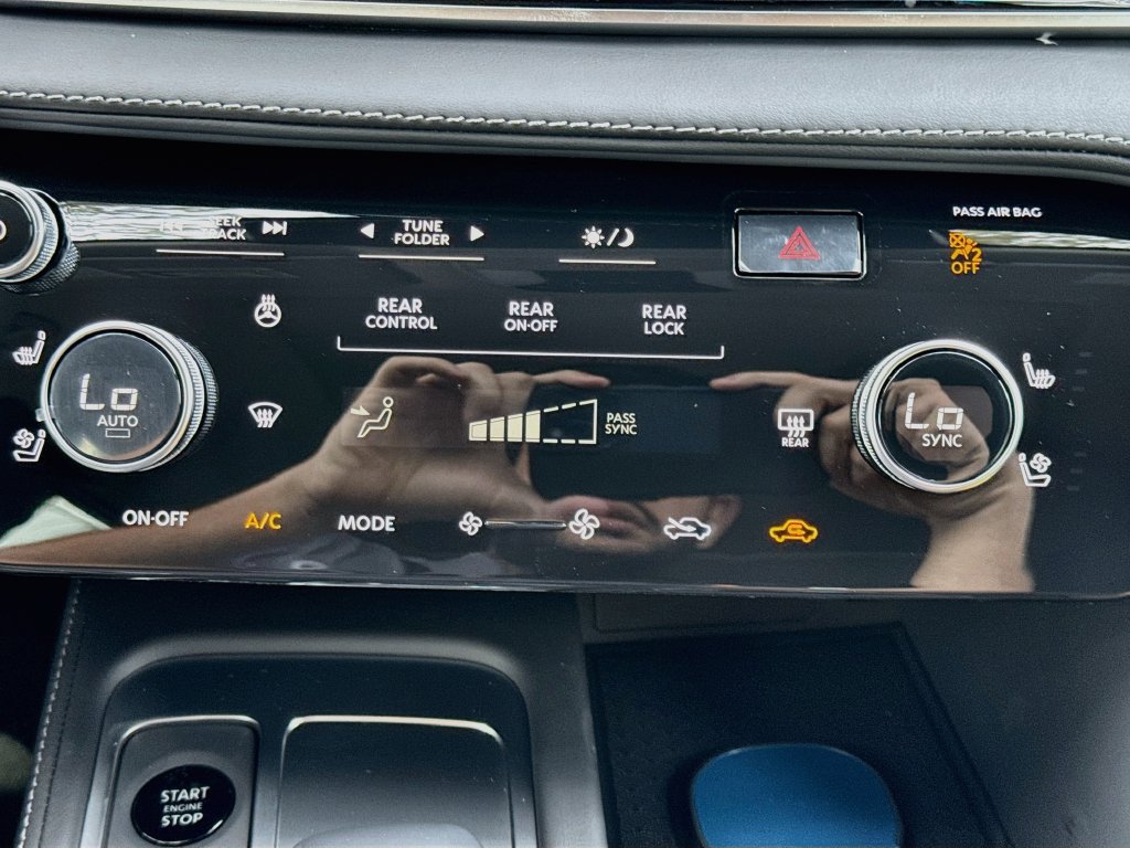 New 2027 INFINITI QX60 Luxe w/ Cargo Package FWD image 16
