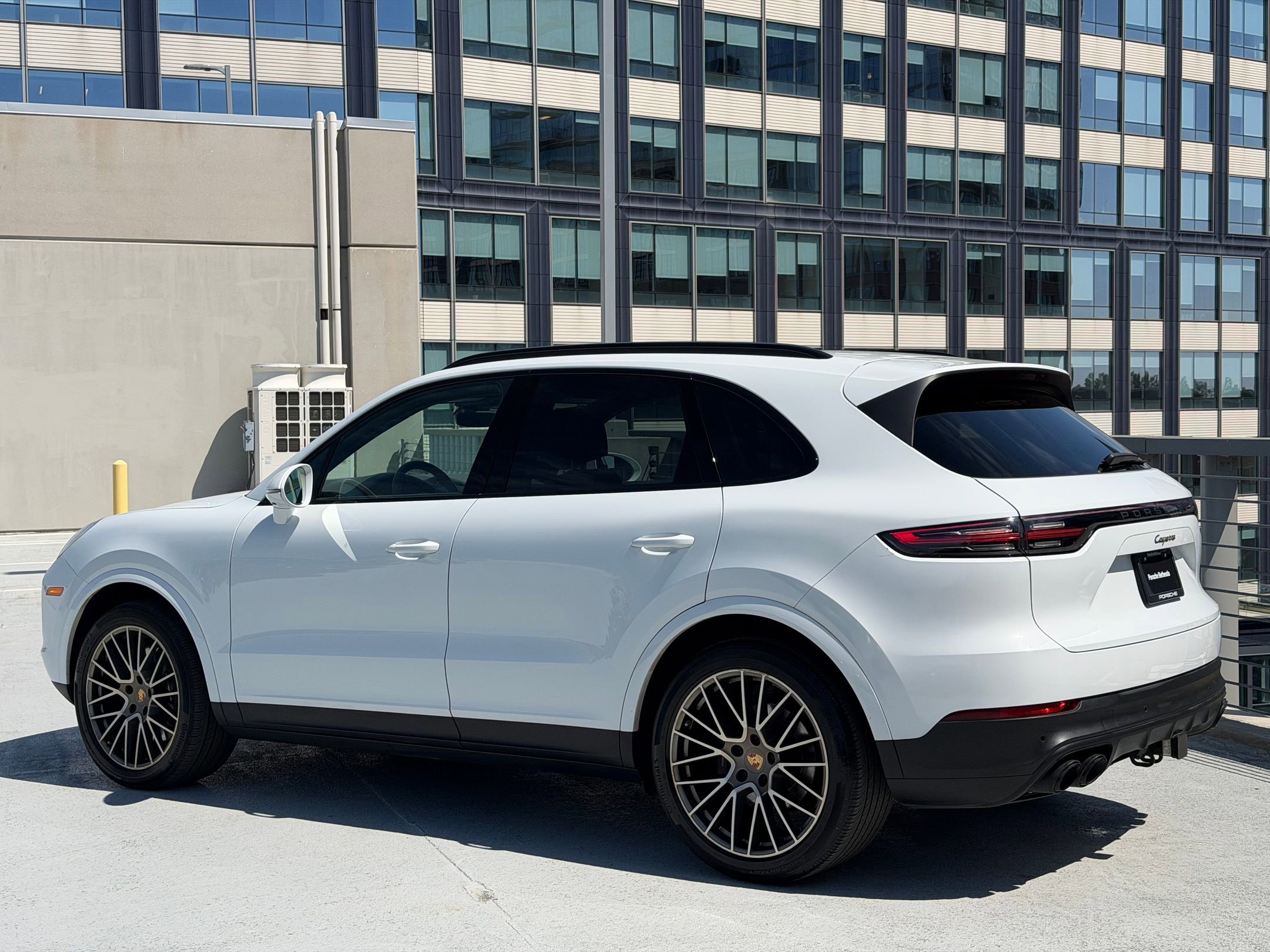 Certified 2023 Porsche Cayenne Platinum Edition image 3