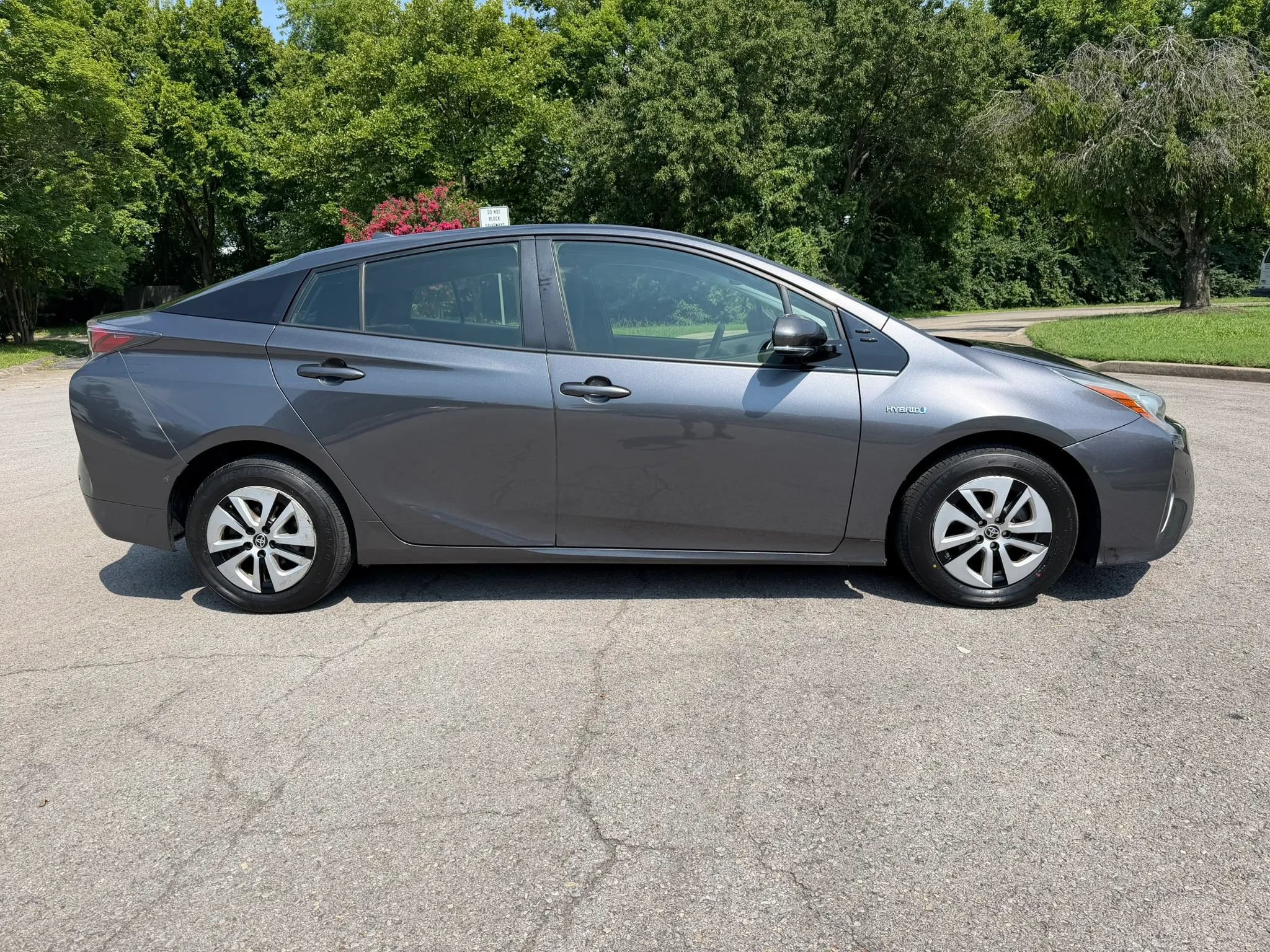 Used 2018 Toyota Prius Two w/ Prius Two Safety Plus Package FWD image 4