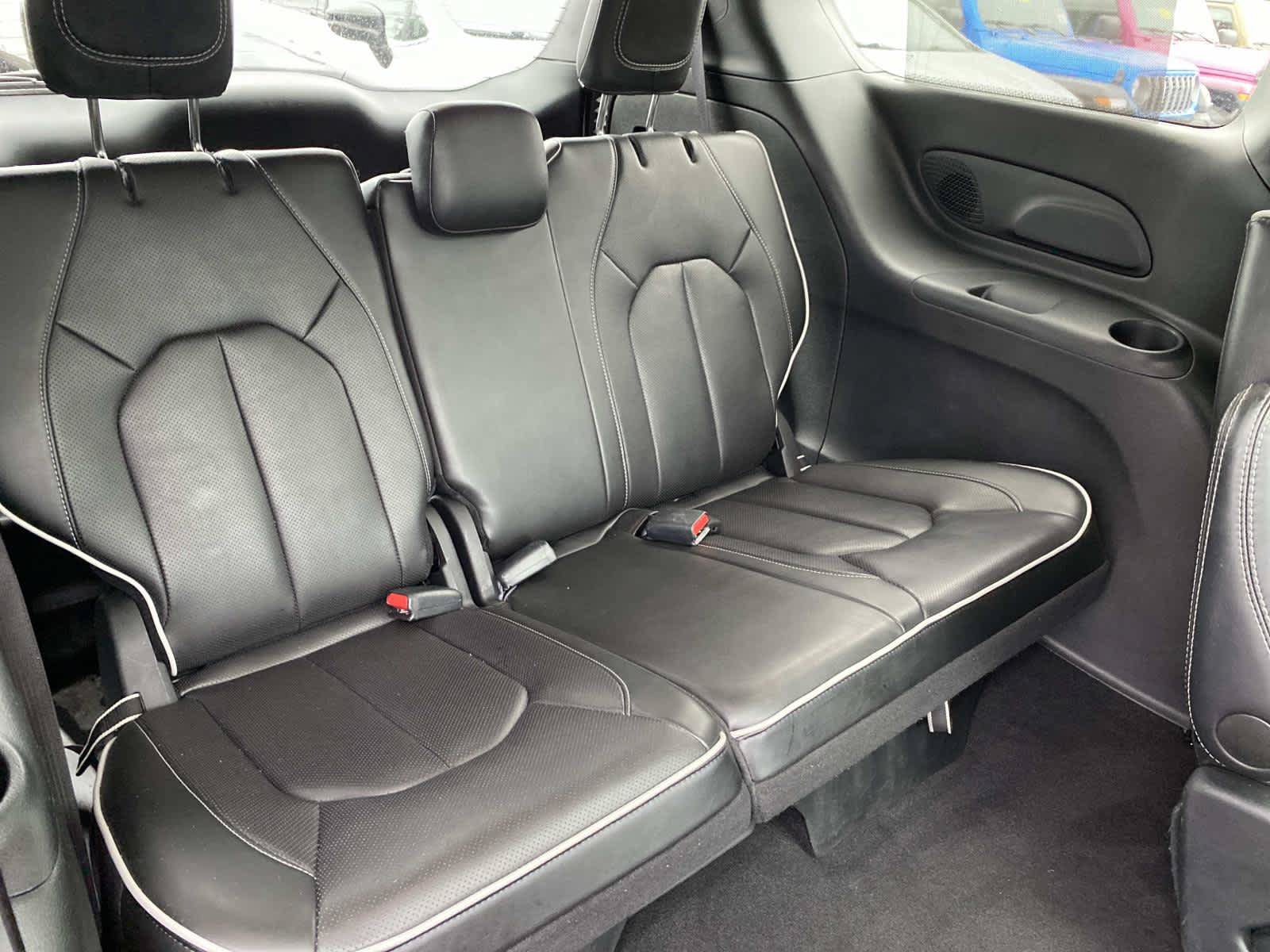 Used 2025 Chrysler Pacifica Limited FWD image 26