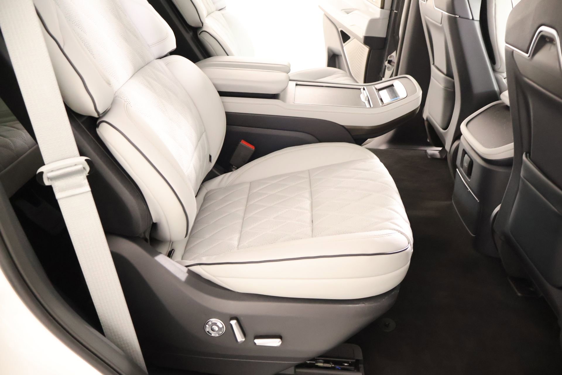 New 2026 Lincoln Navigator Black Label AWD/4WD image 16