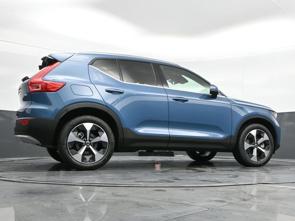 New 2025 Volvo XC40 B5 Core w/ Climate Package AWD/4WD image 40