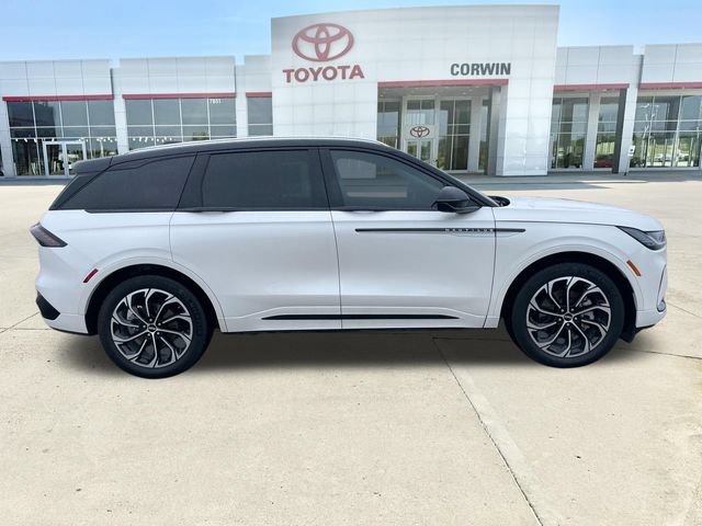 Used 2025 Lincoln Nautilus Reserve AWD/4WD image 12