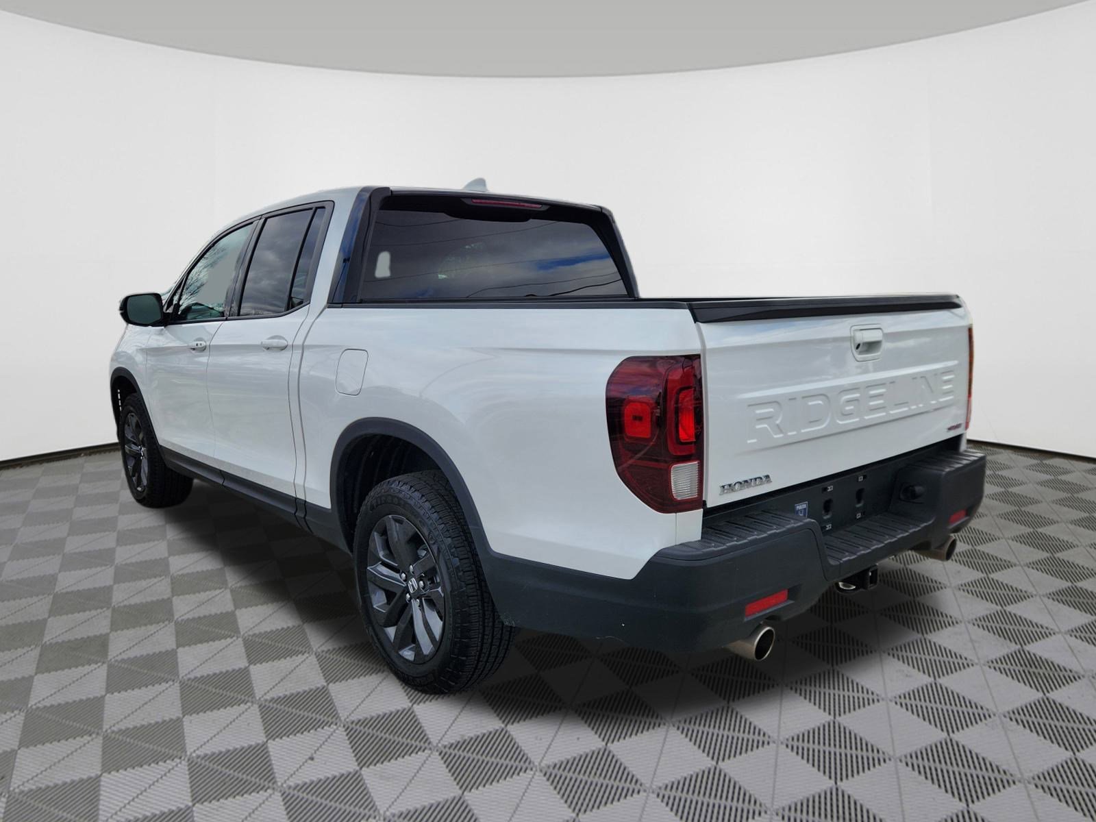 Certified 2024 Honda Ridgeline Sport image 3
