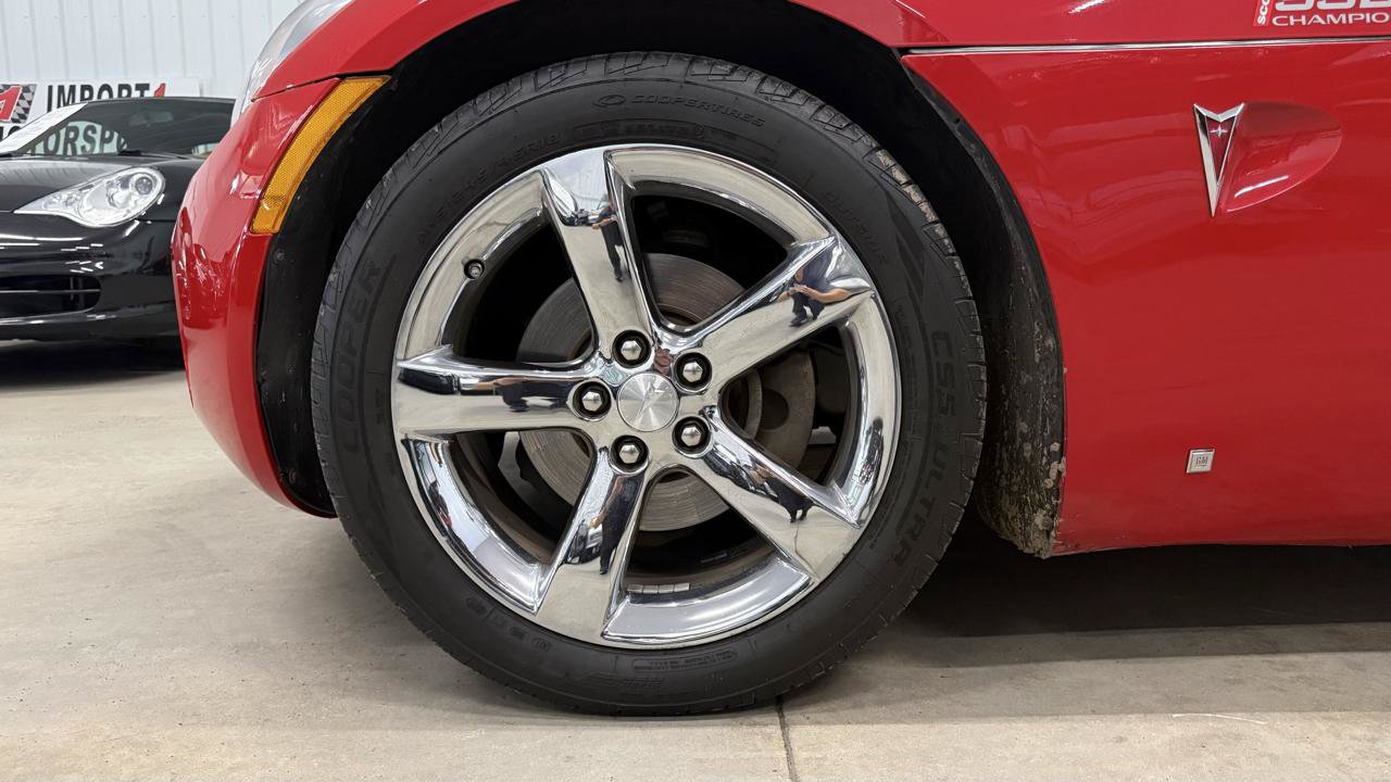 Used 2008 Pontiac Solstice Convertible w/ Premium Package RWD image 38