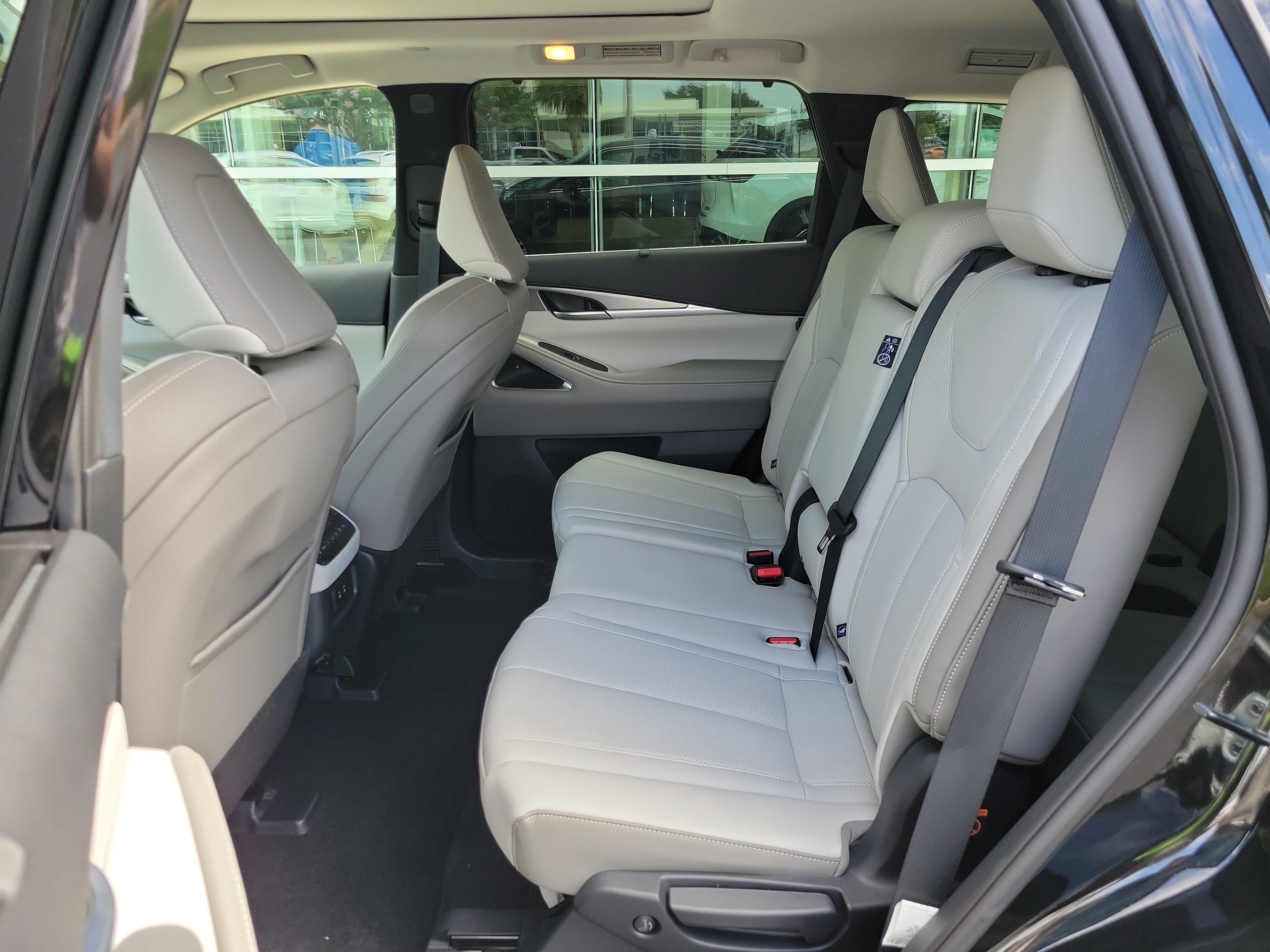 Certified 2026 INFINITI QX60 Luxe w/ Cargo Package FWD image 16