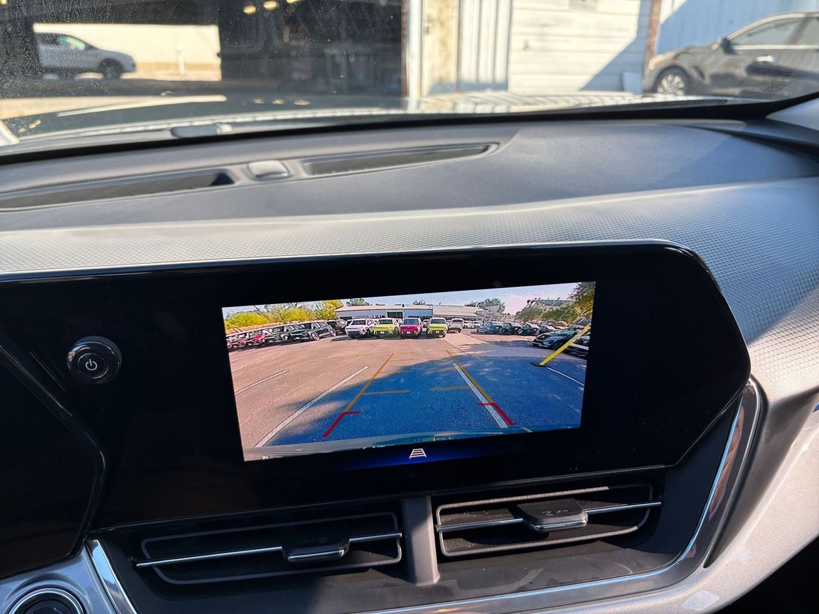 Used 2025 Chevrolet Trax LT image 17