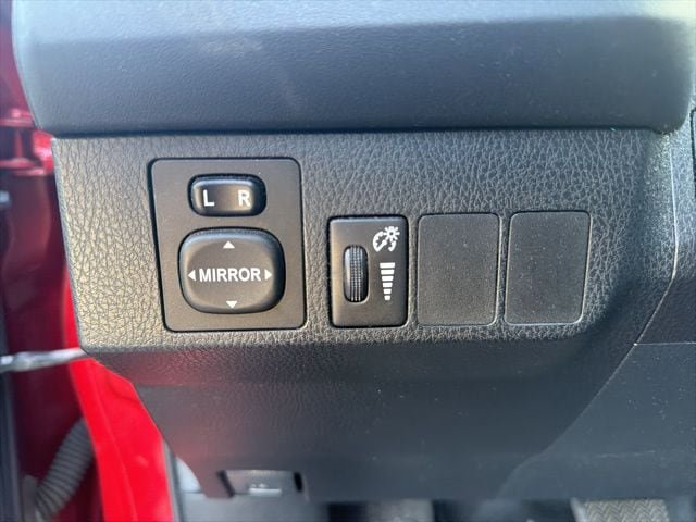 Used 2016 Toyota RAV4 LE FWD image 5