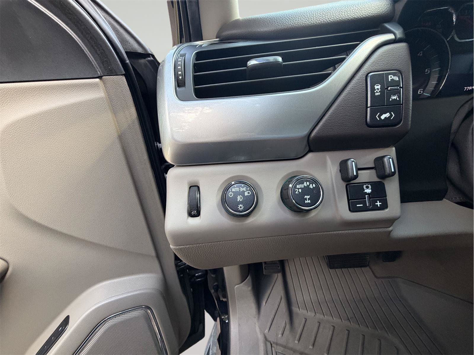 Used 2019 Chevrolet Suburban Premier AWD/4WD image 22