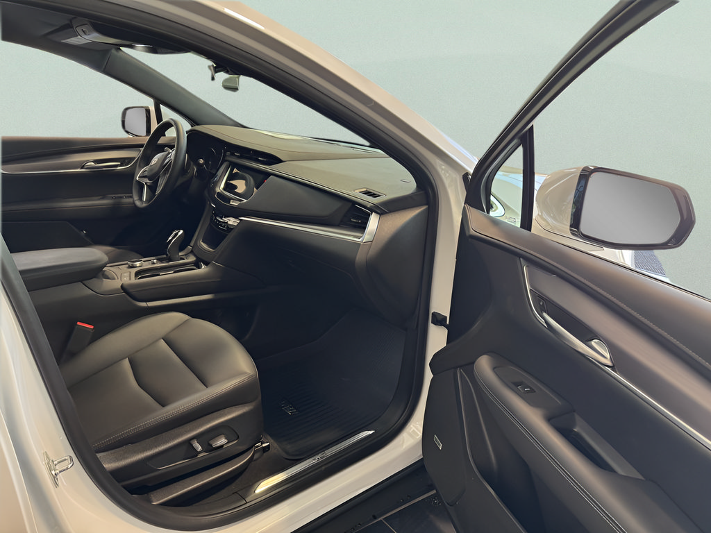New 2026 Cadillac XT5 Luxury w/ LPO, Floor Liner Package AWD/4WD image 15