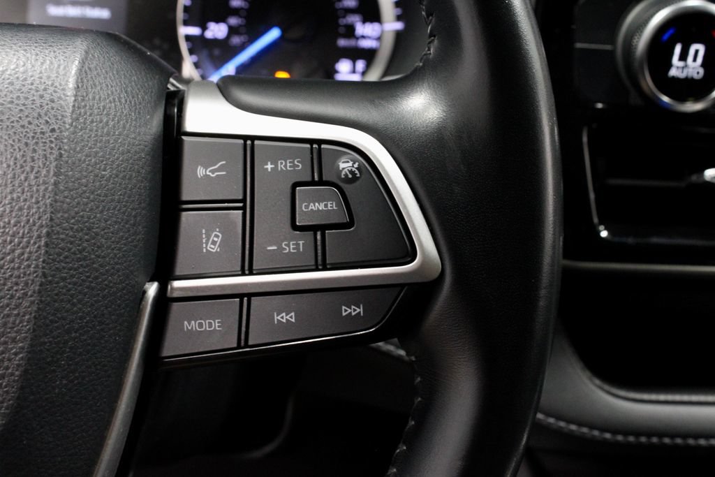 Used 2022 Toyota Highlander LE AWD/4WD image 27