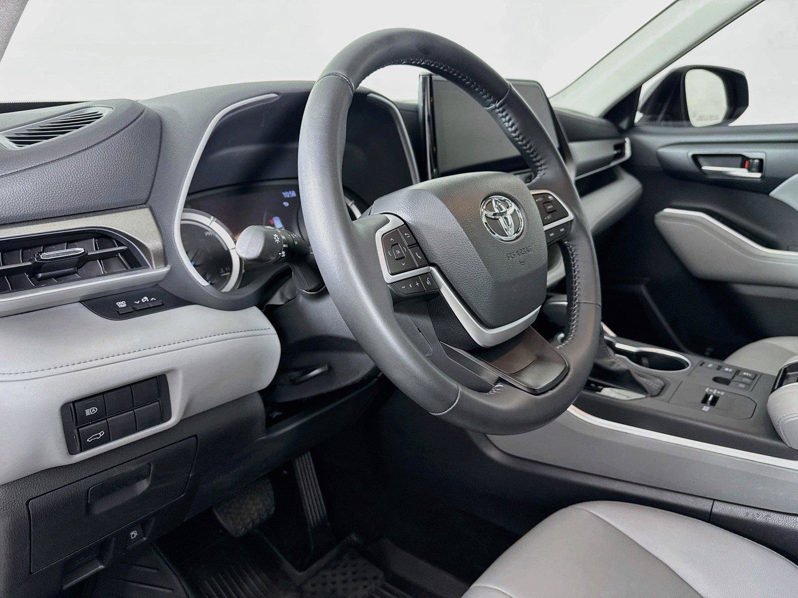 Certified 2026 Toyota Highlander XLE AWD/4WD image 4