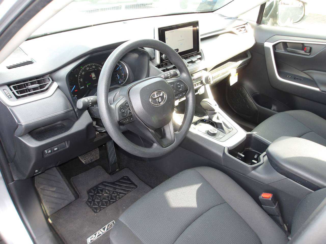 Used 2025 Toyota RAV4 LE AWD/4WD image 13