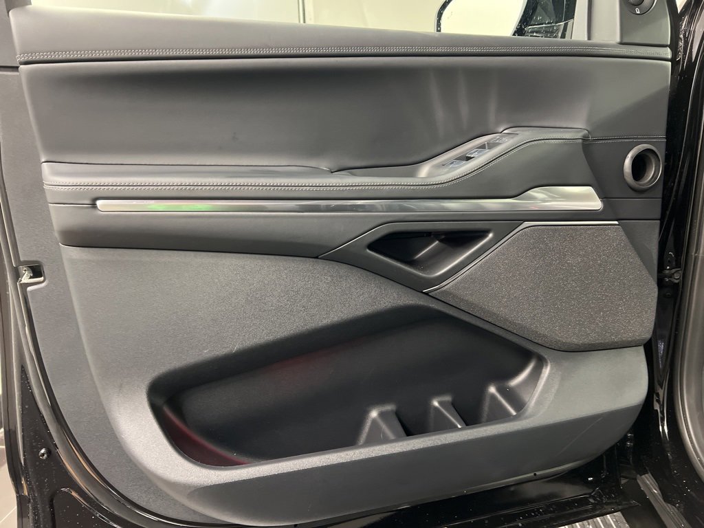 New 2026 Lincoln Navigator L Reserve w/ Jet Appearance Package image 31