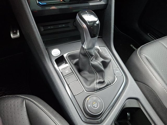 Certified 2022 Volkswagen Tiguan SE R-Line AWD/4WD image 19