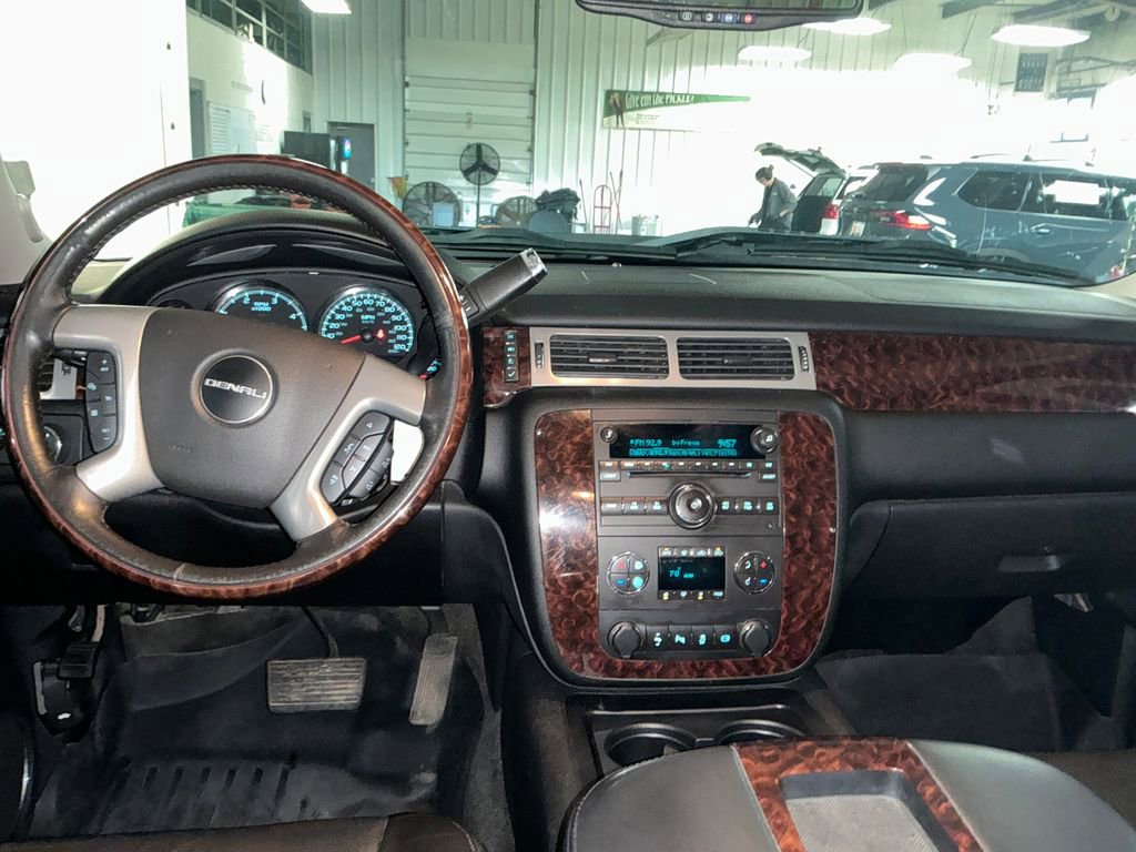Used 2013 GMC Sierra 2500 Denali w/ Suspension Package, Off-Road AWD/4WD image 23
