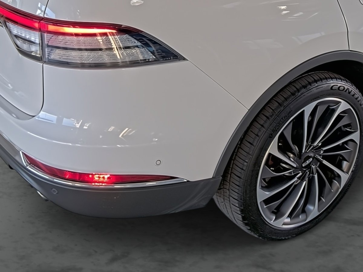 Used 2020 Lincoln Aviator Reserve w/ Equipment Group 202A image 12