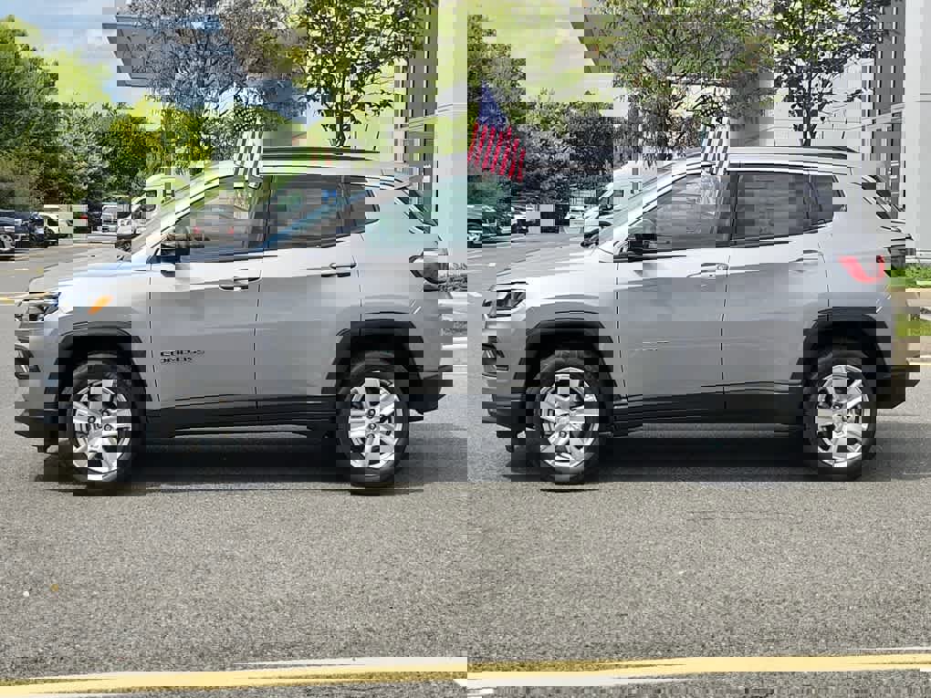 Used 2022 Jeep Compass Latitude image 5