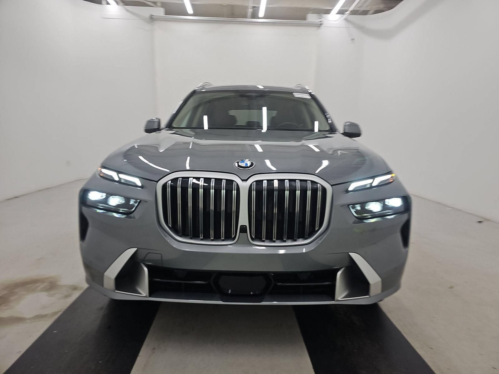 Used 2026 BMW X7 xDrive40i AWD/4WD image 2