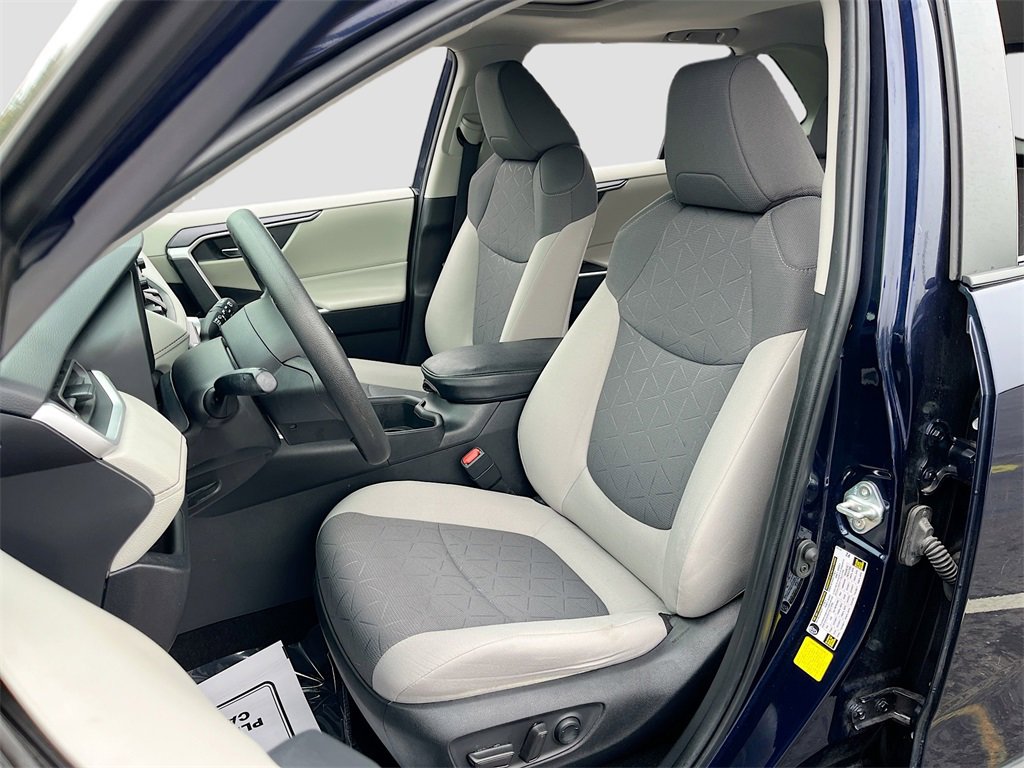 Used 2022 Toyota RAV4 XLE image 18