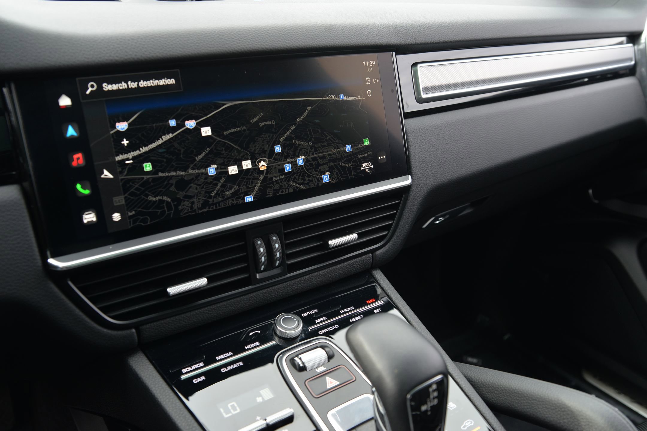 Certified 2022 Porsche Cayenne Platinum Edition image 33