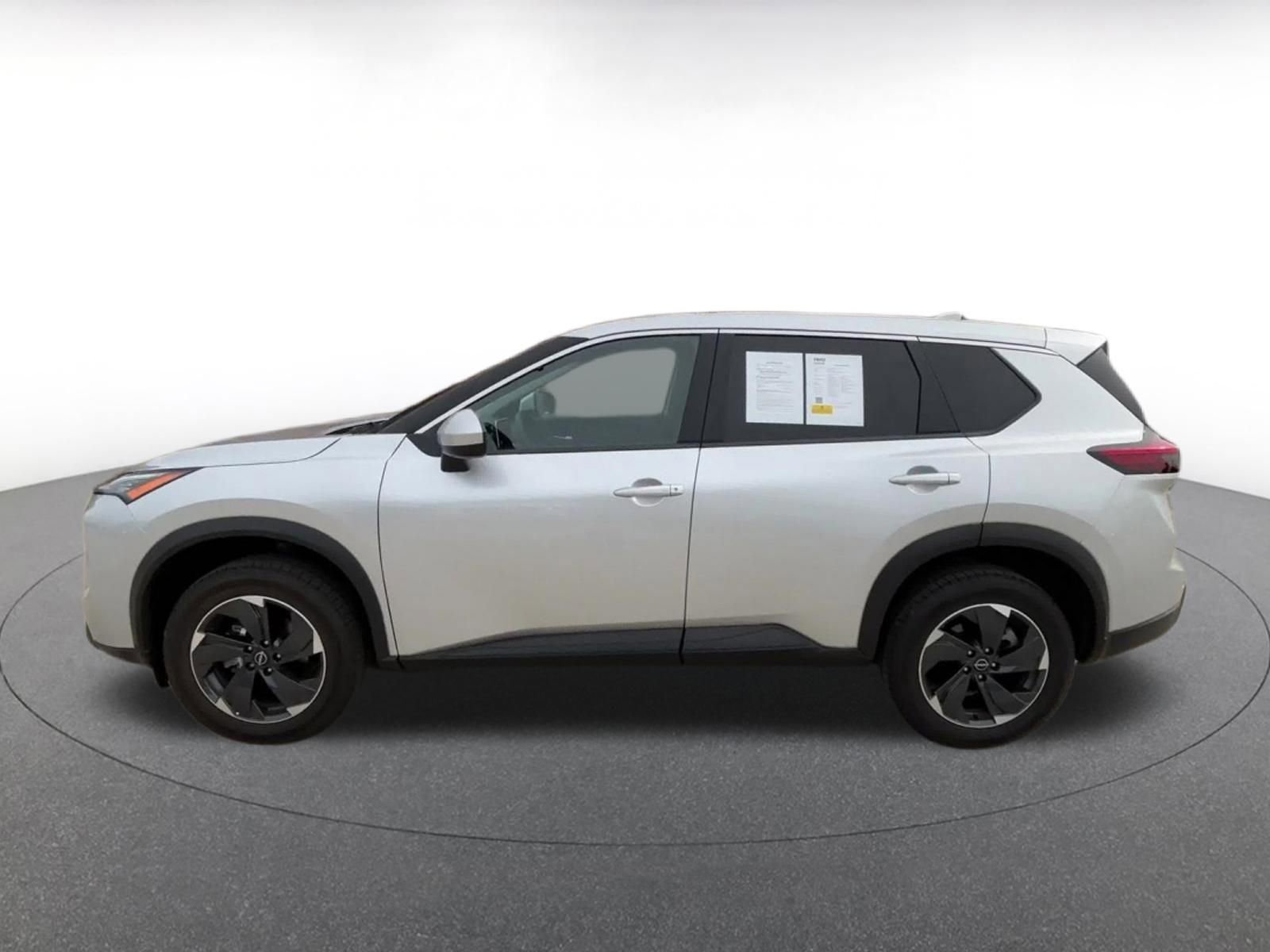 Used 2025 Nissan Rogue SV AWD/4WD image 9