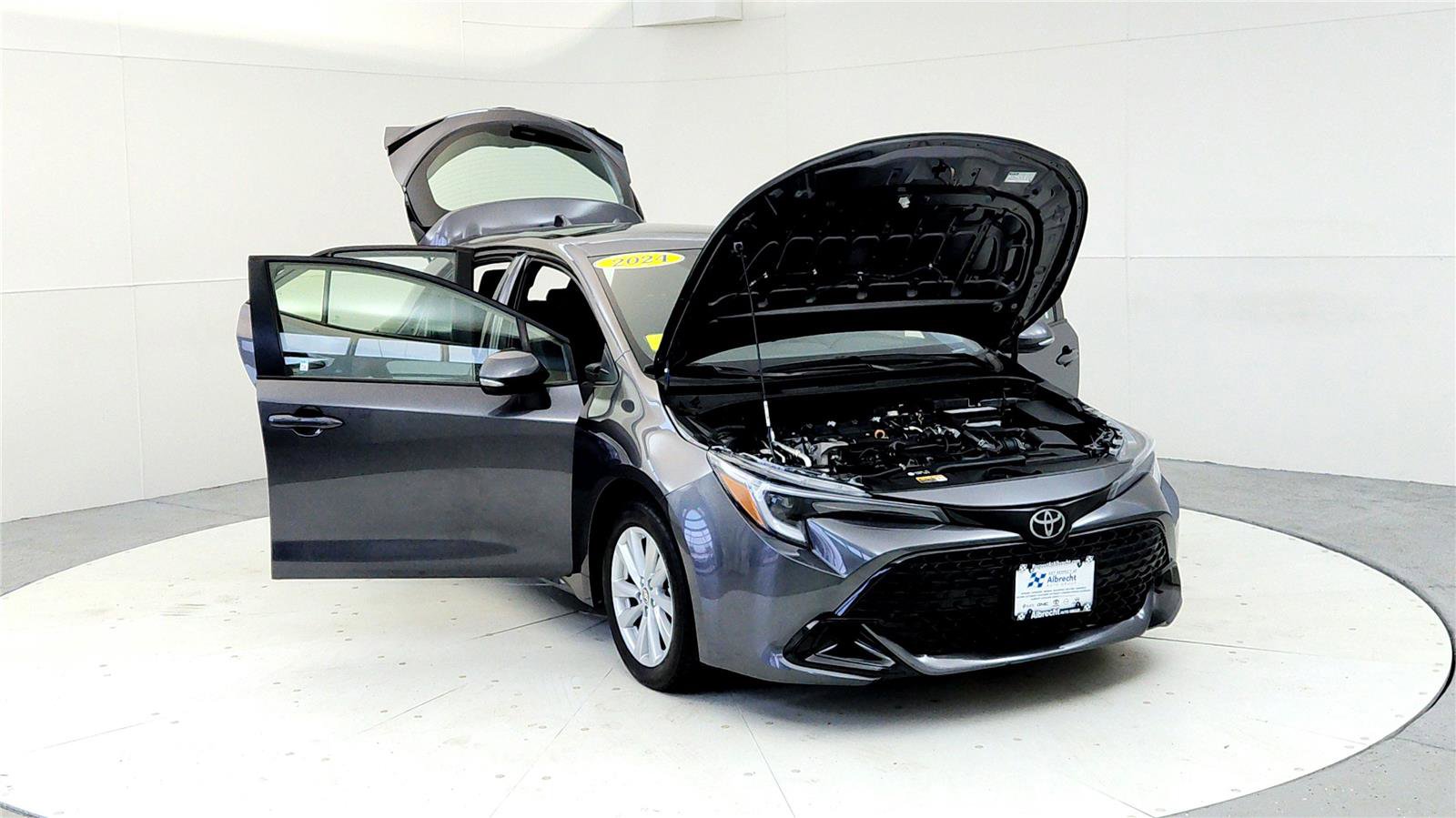 Used 2024 Toyota Corolla SE w/ SE Package image 9