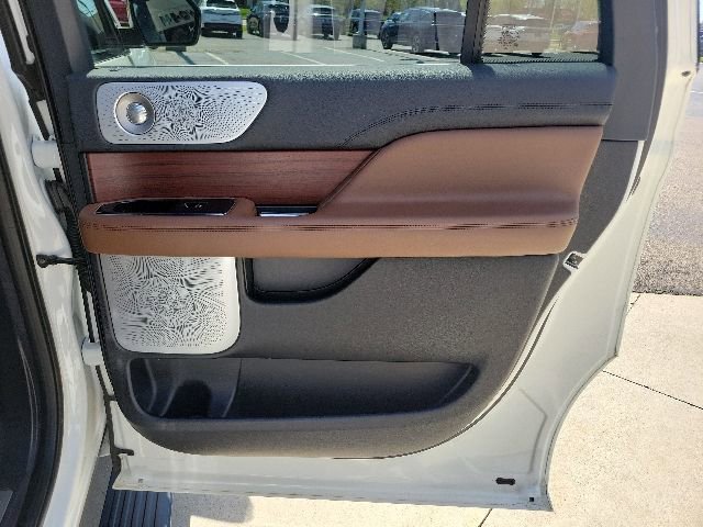 Certified 2023 Lincoln Navigator L Reserve AWD/4WD image 24