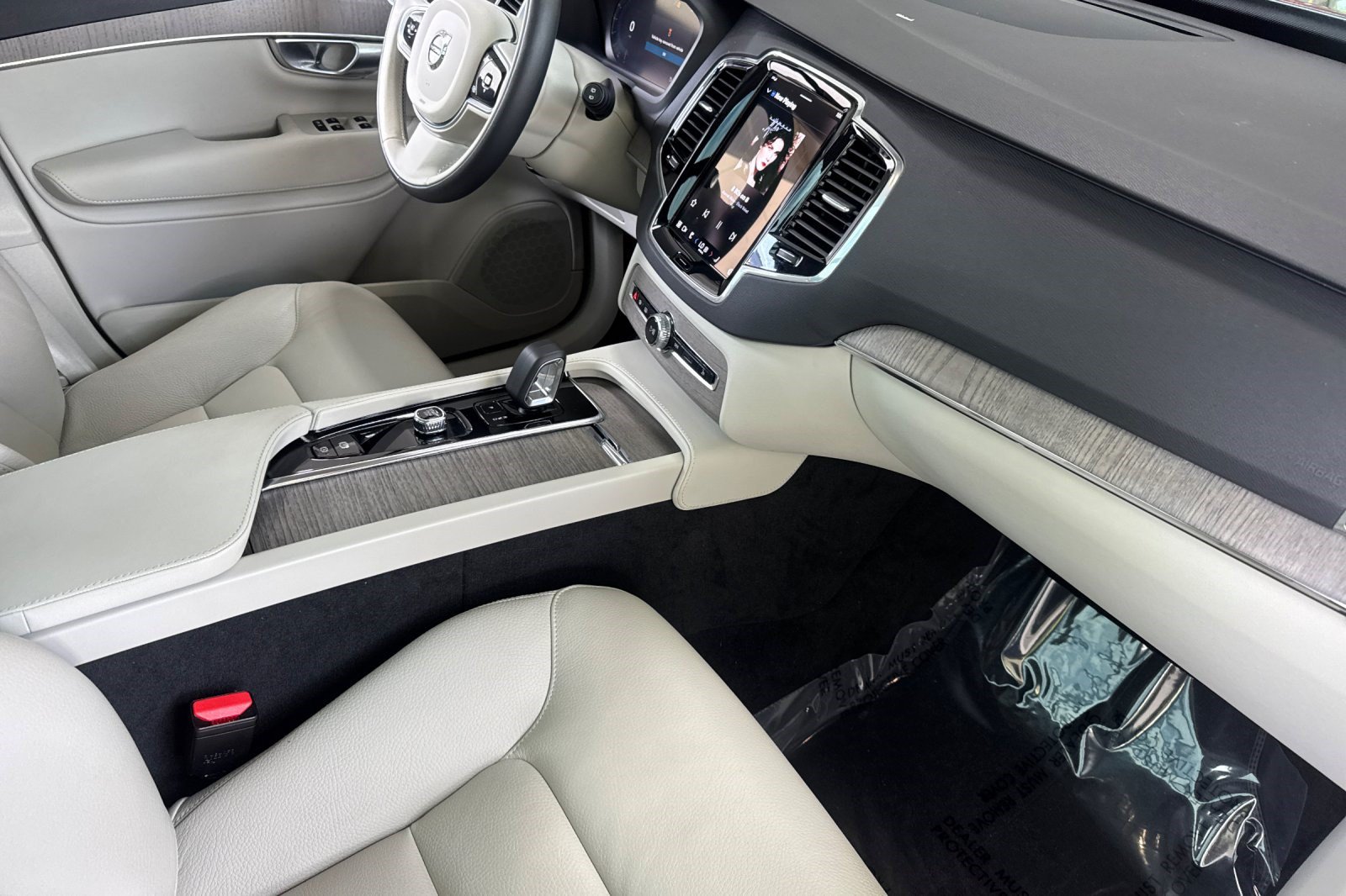 Used 2023 Volvo XC90 B5 Plus AWD/4WD image 32