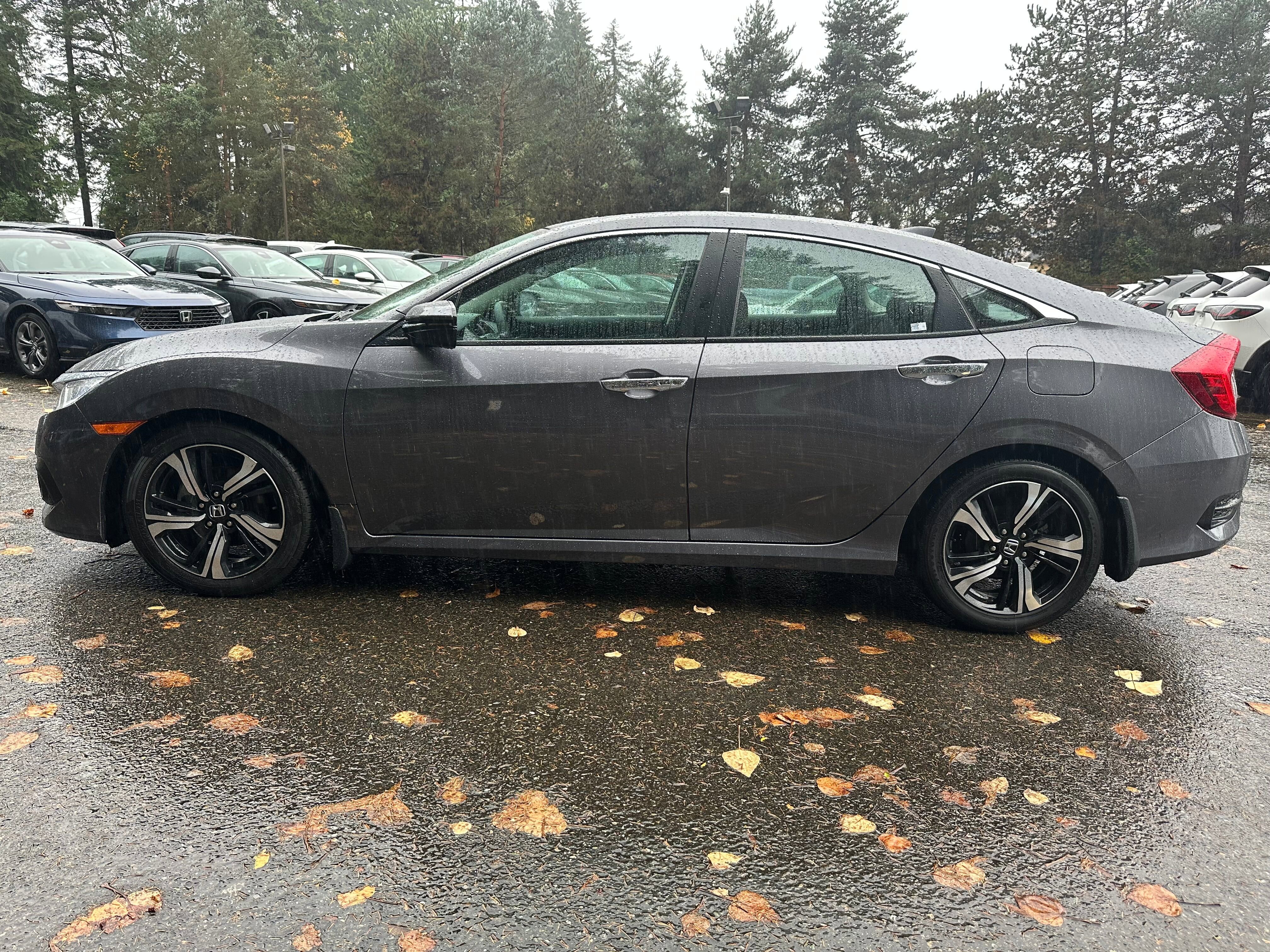 Used 2016 Honda Civic Touring image 4